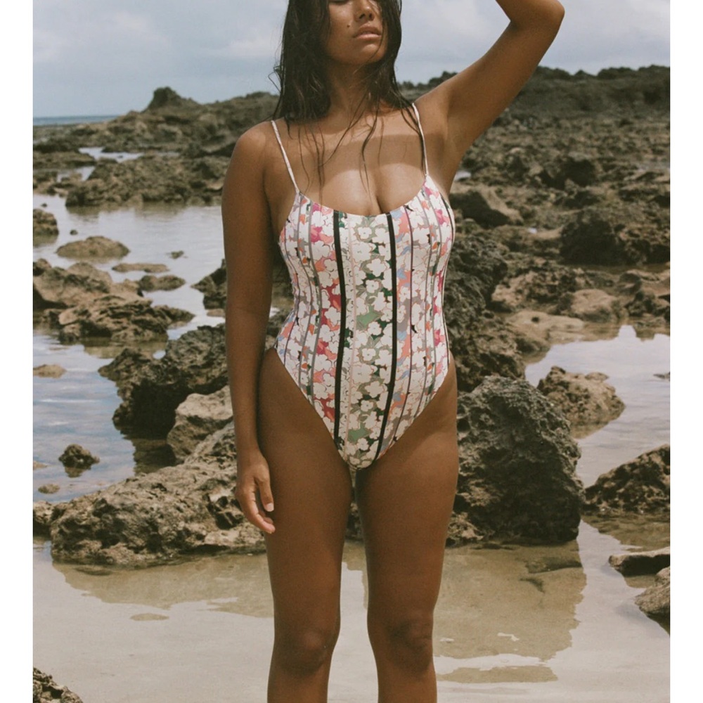 Stonefox Surya in Origami Floral Striped One Piece
NWT
Liner attached